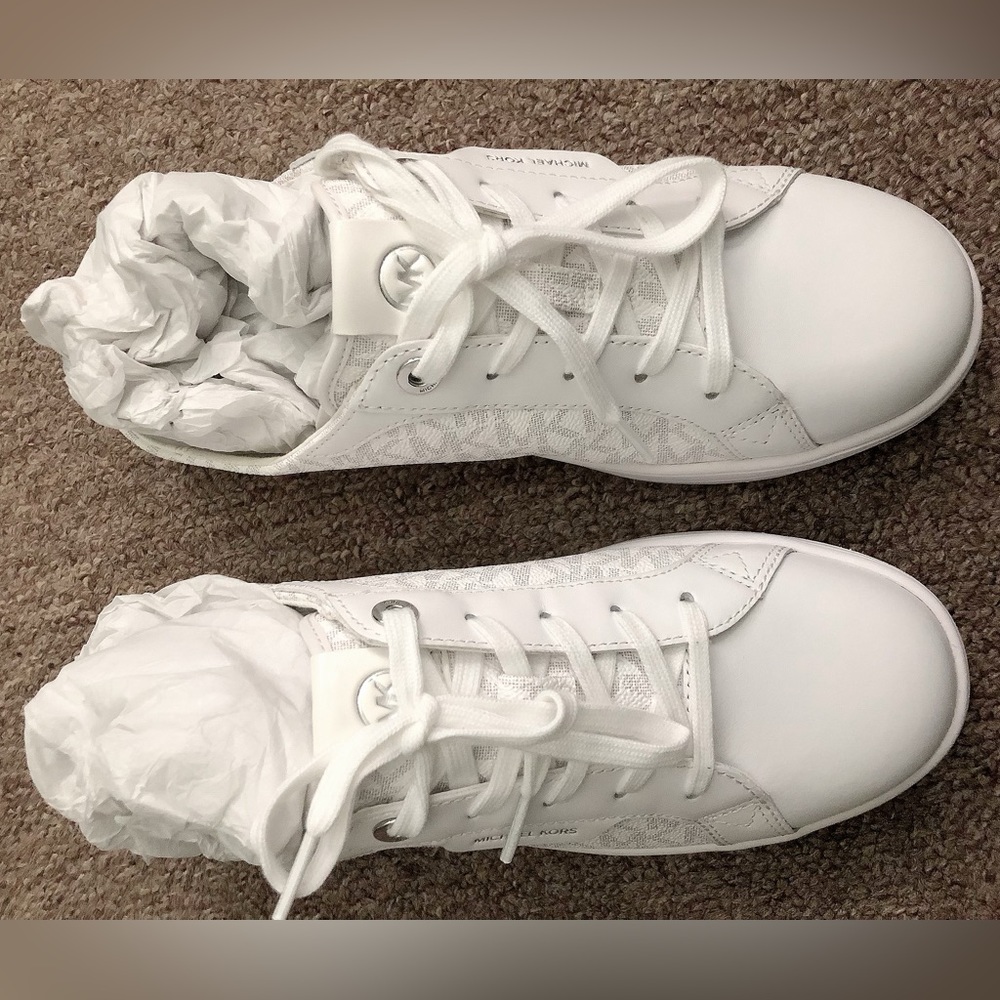 Brand New MICHAEL KORS KEATING SLIDE Size 7